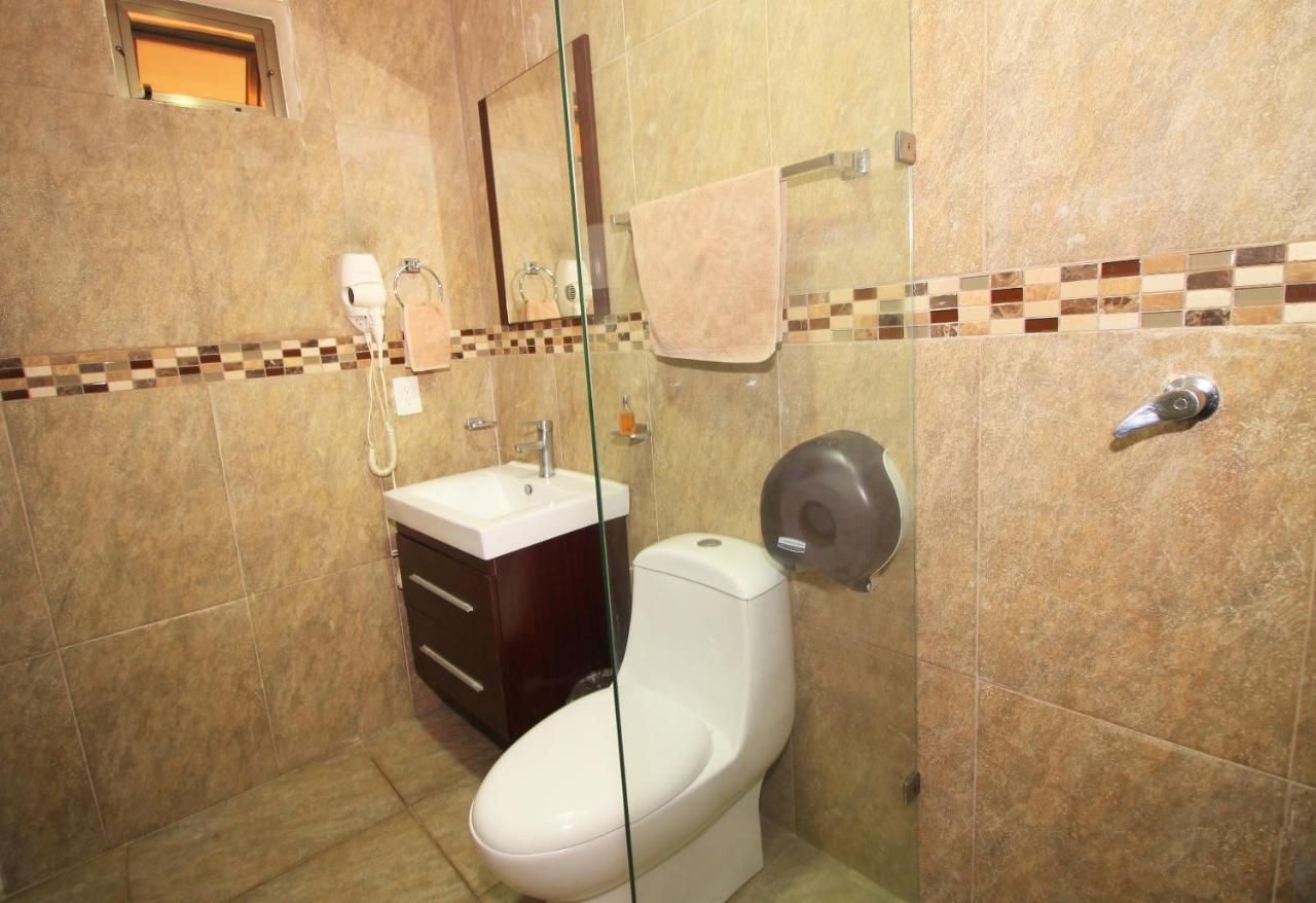 Papagayo Hotel Boutique Playa del Carmen Exterior foto Bathroom