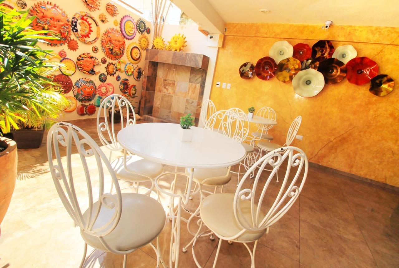 Papagayo Hotel Boutique Playa del Carmen Exterior foto A typical interior of a coffee shop in the city