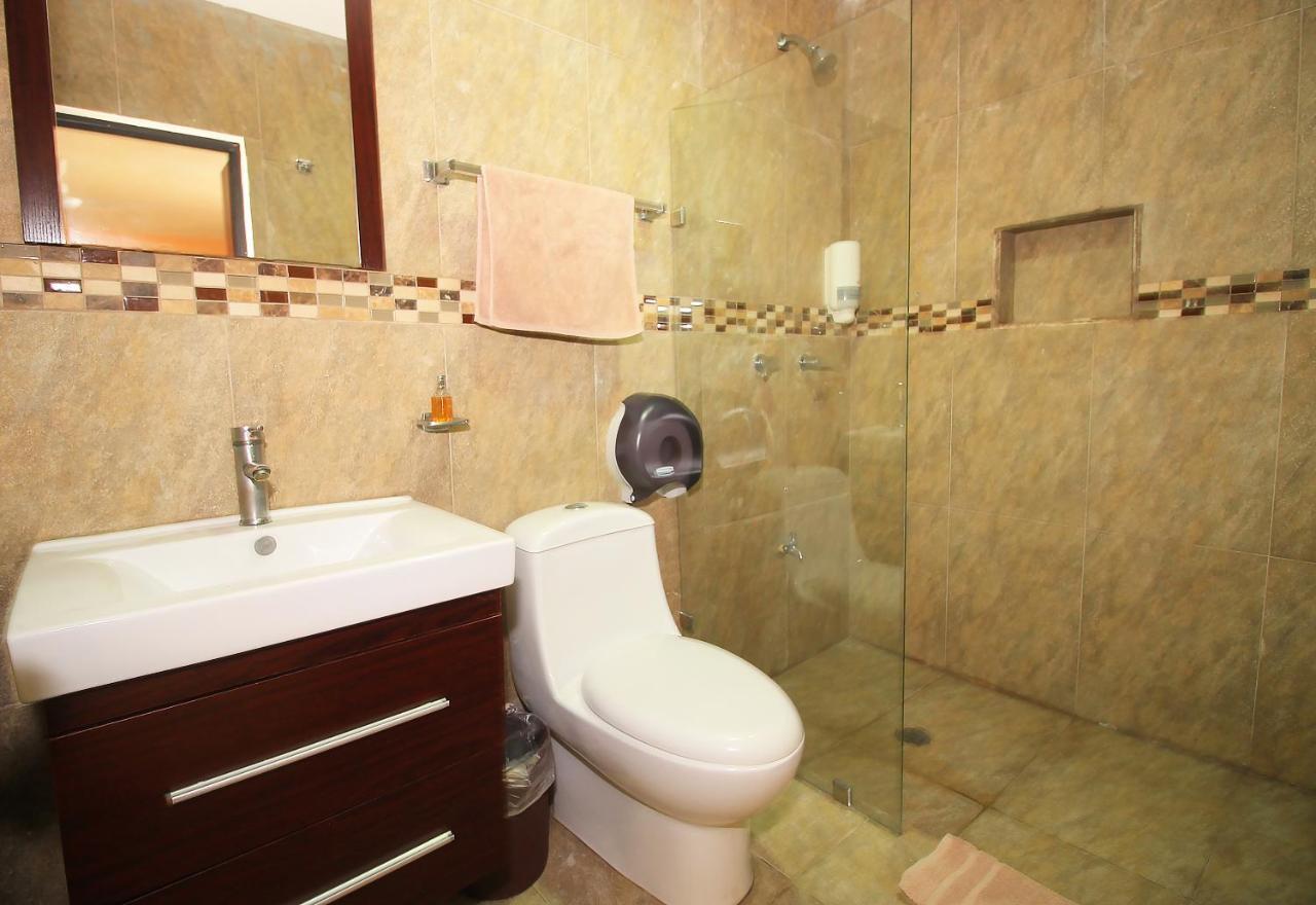 Papagayo Hotel Boutique Playa del Carmen Exterior foto Bathroom with a shower