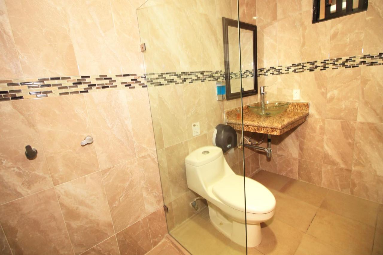 Papagayo Hotel Boutique Playa del Carmen Exterior foto Bathroom